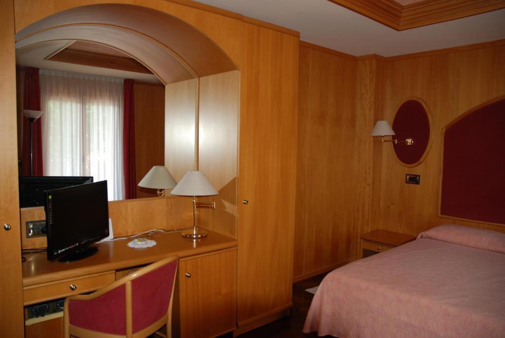 Al Giardino Hotel Fanna Ruang foto
