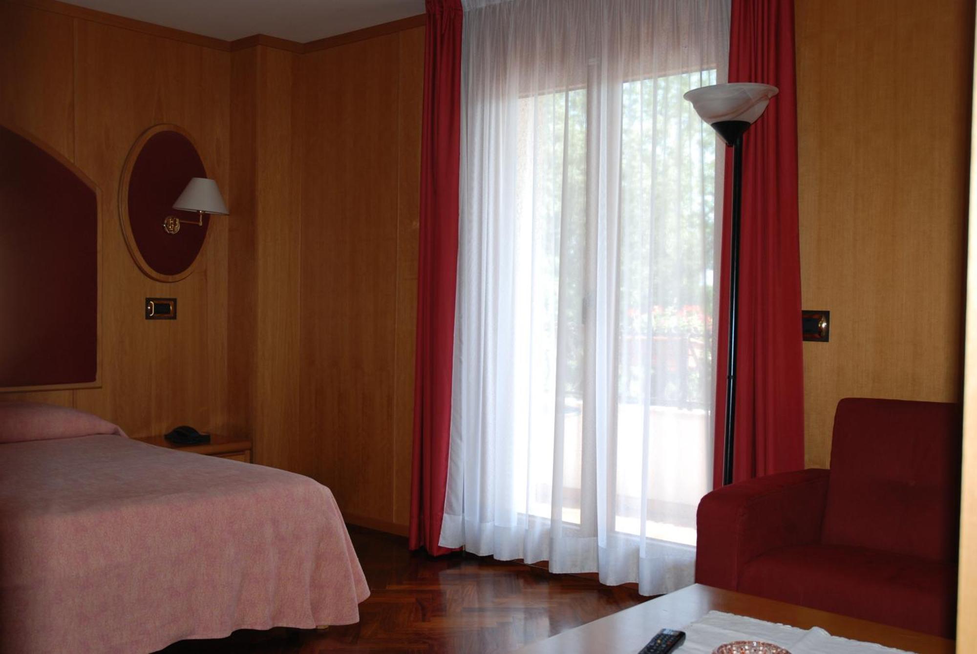 Al Giardino Hotel Fanna Bagian luar foto
